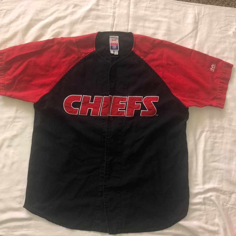 Chiefs button up.